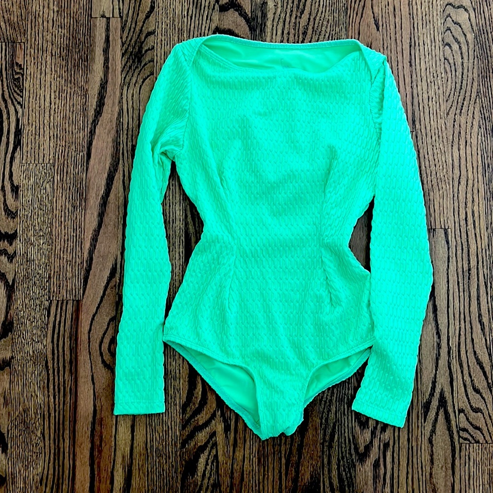 Seea long sleeve one piece swim suit sz S in lime green excellent condition